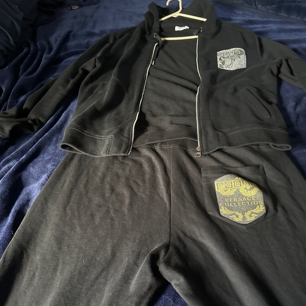 Set sweatpants and sweater